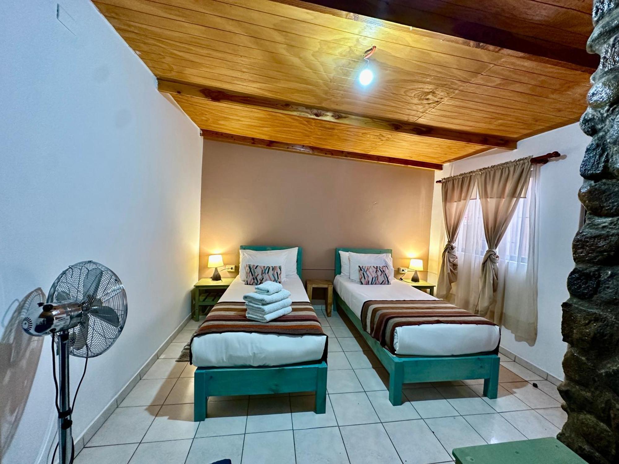 Hostal Qachi Chentura Сан-Педро-де-Атакама Екстер'єр фото